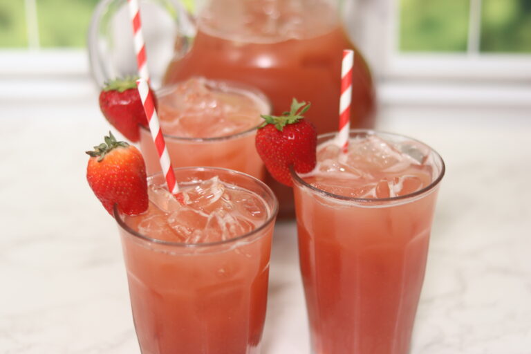 The Best Strawberry Sweet Tea Recipe for Strawberry Sweet Tea